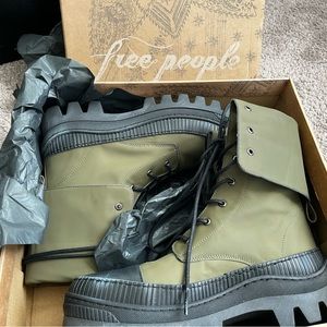 Free People Goldie Lug - Brand New in Box - Size 38